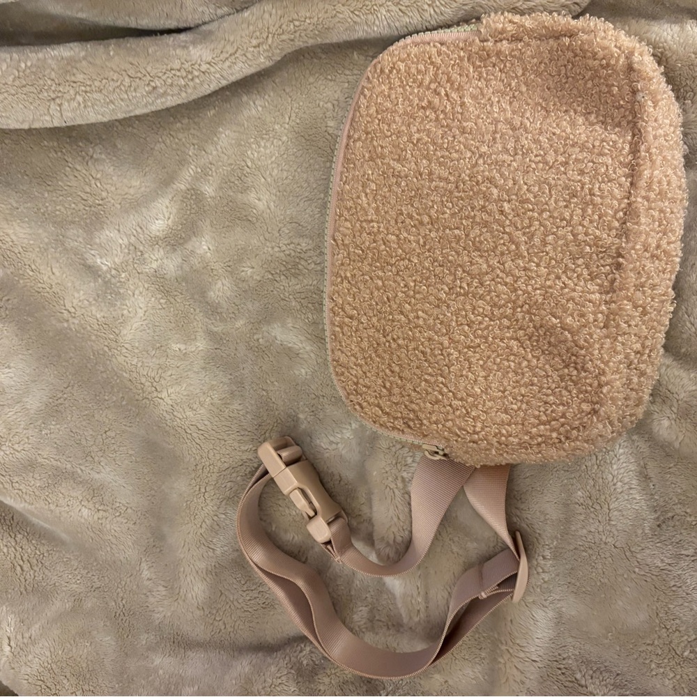 Pink Lily Beige Sherpa Crossbody Bag